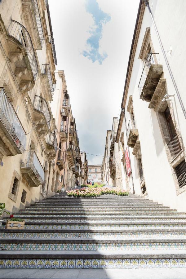 Palazzo Taranto Luxury Rooms Caltagirone Exterior foto