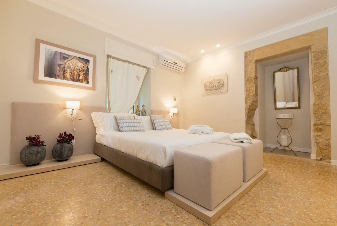 Palazzo Taranto Luxury Rooms Caltagirone Exterior foto